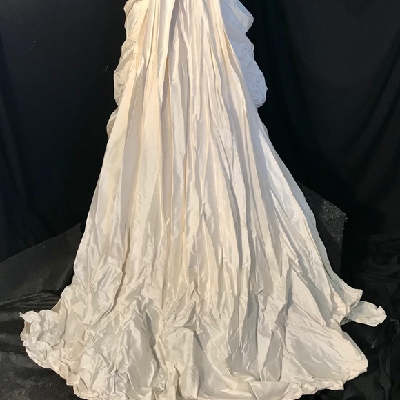 NWT St. Pucchi 216 Ivory Silk Wedding Dress 10 - Picture 5 of 8
